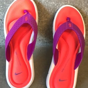 Brand new Nike comfort flip flops